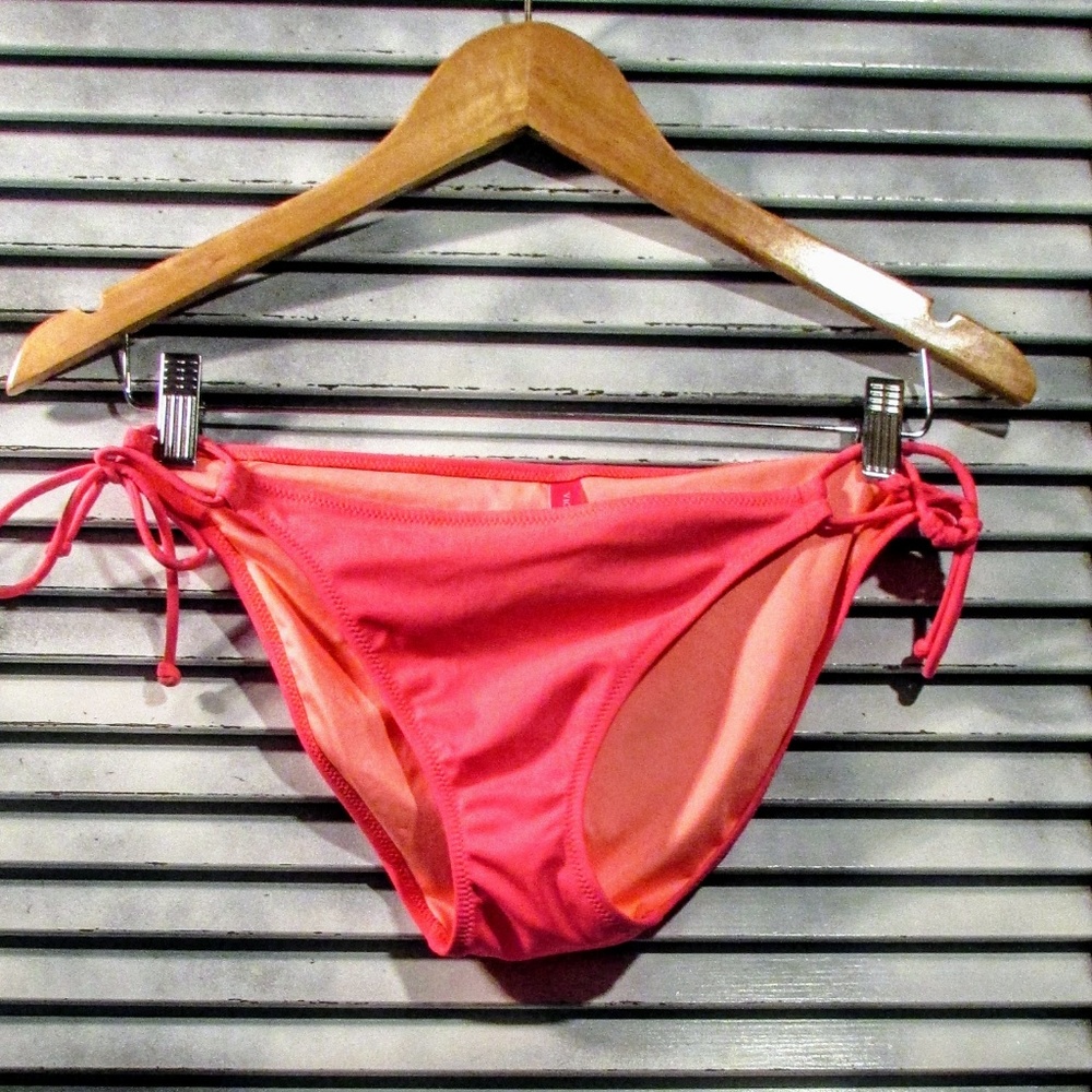 Donating 3/1 Victoria's Secret M bikini bottom - Picture 7 of 8